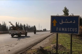 Tuyến đường dẫn tới thủ đô Damascus của Syria. (Ảnh: AA/TTXVN)