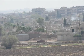 Khói bốc lên trong cuộc giao tranh tại Syria. (Ảnh: AA/TTXVN)