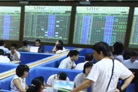 Sàn giao dịch tại Công ty Chứng khoán SME. (Ảnh: Vietnam+)