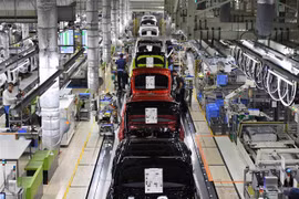Dây chuyền sản xuất xe ôtô của Tập đoàn Toyota tại nhà máy Tsutsumi ở quận Aichi, Nhật Bản. (Ảnh: AFP/TTXVN)