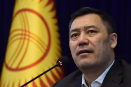 Ông Sadyr Zhaparov tại một cuộc họp báo ở Bishkek, Kyrgyzstan. (Ảnh: AFP/TTXVN)