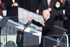 Tân Tổng thống Mỹ Joe Biden phát biểu sau khi tuyên thệ nhậm chức tại Đồi Capitol, Washington DC. (Ảnh: THX/TTXVN)