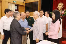 Tổng Bí thư, Chủ tịch nước Nguyễn Phú Trọng tiếp xúc cử tri quận Hoàn Kiếm, Ba Đình và Tây Hồ, Hà Nội. (Ảnh: Trí Dũng/TTXVN)