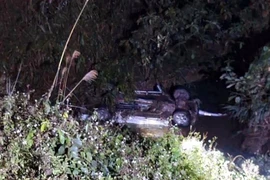 Hiện trường vụ tai nạn tại Quảng Ninh làm 6 người thương vong. (Ảnh TTXVN phát)