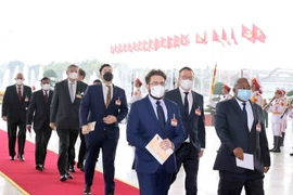 Các đại biểu quốc tế là khách mời đến dự khai mạc Đại hội XIII của Đảng. (Ảnh: TTXVN)