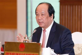 Bộ trưởng, Chủ nhiệm Văn phòng Chính phủ, Người phát ngôn Chính phủ Mai Tiến Dũng chủ trì họp báo. (Ảnh: Dương Giang/TTXVN)