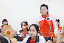 Phòng học hiện đại đúng quy cách do Bộ Giáo dục và Đào tạo quy định. (Ảnh: Thanh Tùng/TTXVN)