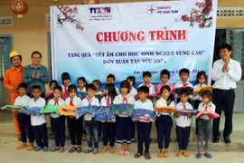 TTXVN mang Tết ấm cho học sinh nghèo vùng cao tỉnh Kon Tum
