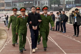 Bị cáo Vì Văn Toán bị dẫn giải tới phiên tòa. (Ảnh: Phan Tuấn Anh/TTXVN)