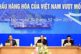 Thủ tướng Nguyễn Xuân Phúc và các Phó thủ tướng tại buổi lễ. (Ảnh: Thống Nhất/TTXVN)