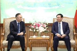 Phó Thủ tướng Chính phủ Vương Đình Huệ tiếp Phó Chủ tịch Tập đoàn Nike. (Ảnh: Văn Điệp/TTXVN)