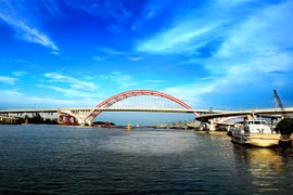 Sông Cấm. (Ảnh: An Đăng/TTXVN)