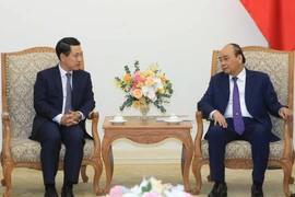 Thủ tướng Nguyễn Xuân Phúc tiếp Bộ trưởng Bộ Ngoại giao Lào Saleumxay Kommasith đang thăm chính thức Việt Nam. (Ảnh: Thống Nhất/TTXVN)