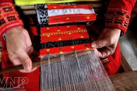 Sắc thổ cẩm trên trang phục truyền thống của người Dao đỏ