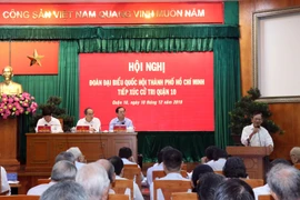 Quang cảnh buổi tiếp xúc cử tri. (Ảnh: Xuân Khu/TTXVN)