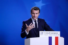 Tổng thống Pháp Emmanuel Macron phát biểu tại hội nghị ở Brussels, Bỉ, ngày 13/12. (Ảnh: THX/TTXVN)