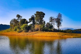 Vẻ đẹp hồ Pa Khoang (Điện Biên). (Ảnh: Phan Tuấn Anh/TTXVN)