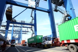 Xuất khẩu trong 4 tháng năm 2022 vượt 122 tỷ USD. (Ảnh: TTXVN)