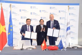 Thủ tướng Phạm Minh Chính chứng kiến lễ ký Biên bản ghi nhớ hợp tác giữa EIB và EVN. (Ảnh: PV/Vietnam+)