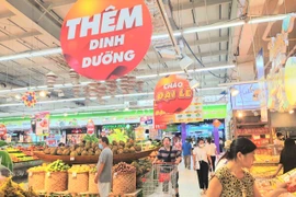 Hàng loạt các chương trình khuyến mại, giảm giá được doanh nghiệp bán lẻ đưa ra trong dịp nghỉ lễ 2/9. (Ảnh: PV/Vietnam+)