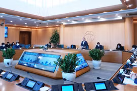 Cuộc họp của Ban Chỉ đạo phòng, chống dịch COVID-19 thành phố Hà Nội với các quận, huyện. (Ảnh: PV/Vietnam+)