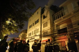 Hà Nội: Cháy kho chứa đồ công ty May Nhà Bè trên phố Lạc Trung