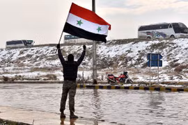 Người dân Aleppo đổ ra đường ăn mừng thành phố được giải phóng
