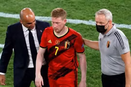 Tiền vệ Bỉ Kevin De Bruyne mừng chiến thắng của đội nhà trước Đan Mạch trong lượt trận thứ 2 bảng B EURO 2020 ở Copenhagen, ngày 17/6/2021. (Ảnh: AFP/TTXVN)