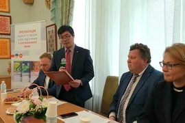 Đại sứ Nguyễn Hồng Thạch phát biểu tại buổi lễ ra mắt bộ giáo trình tiếng Việt tại Đại học Tổng hợp quốc gia Kyev (Ukraine). (Nguồn: baoquocte.vn)