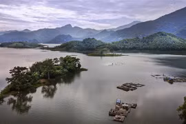Một góc hồ thủy điện Hòa Bình. (Ảnh: Trọng Đạt/TTXVN)