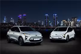 Các mẫu xe Bolt EUV (trái) và Bolt EV của Chevrolet, trong một bức ảnh do GM Korea cung cấp. (Nguồn: en.yna.co.kr)