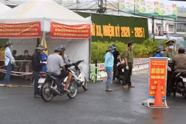 Chốt kiểm tra trên địa bàn thành phố Rạch Giá (Kiên Giang). (Ảnh: Lê Huy Hải/TTXVN)