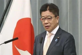 Chánh Văn phòng Nội các Nhật Bản Katsunobu Kato tại cuộc họp báo ở Tokyo. (Ảnh: Kyodo/TTXVN)