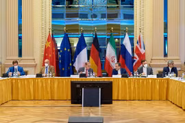 Bức ảnh chụp các quan chức châu Âu và Iran vào ngày 20/6/2021 tại Vianna (Áo), nơi diễn ra các cuộc đàm phán về việc khôi phục thỏa thuận hạt nhân giữa Iran và các cường quốc thế giới. (Nguồn: washingtonpost.com)