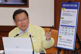 Thủ tướng Hàn Quốc Kim Boo-kyum phát biểu tại Seoul, ngày 20/6/2021. Ảnh: (YONHAP/TTXVN)
