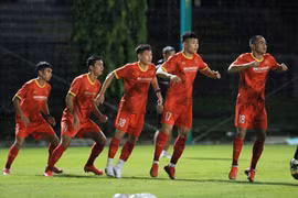 Các cầu thủ U22 Việt Nam tập luyện trên sân Trung tâm đào tạo bóng đá trẻ Việt Nam tại Hà Nội, để chuẩn bị cho vòng loại U23 châu Á 2022. (Nguồn: VFF)