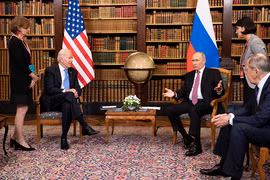 Tại hội nghị thượng đỉnh ở Geneva hồi tháng Sáu, Tổng thống Nga Vladimir Putin (ngồi bên phải) và người đồng cấp Mỹ Joe Biden đã nhất trí tái khởi động tiến trình đối thoại về ổn định chiến lược, làm giảm nguy cơ chiến tranh hạt nhân. (Nguồn: armscontrol.