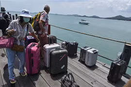 Khách du lịch tại đảo Koh Samui của Thái Lan. (Ảnh: AFP/TTXVN)