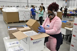 Nhà máy sản xuất vaccine của Johnson & Johnson tại Mỹ. (Ảnh: AFP/TTXVN)