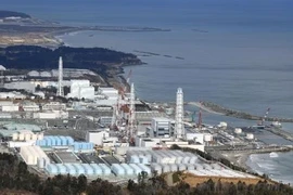 Các bể nước thải có chứa phóng xạ đã qua xử lý tại nhà máy điện hạt nhân Fukushima. (Ảnh: Kyodo/AP)