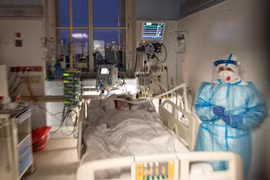 Séc ghi nhận ca nhiễm biến thể virus Nam Phi, chuẩn bị có thêm vắcxin