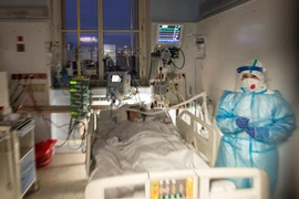 Séc ghi nhận ca nhiễm biến thể virus Nam Phi, chuẩn bị có thêm vắcxin