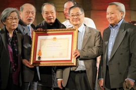 Việt kiều tại Pháp tin tưởng Việt Nam tiếp tục vững bước phát triển