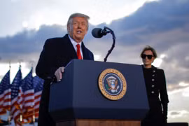 Tổng thống Trump phát biểu tại căn cứ Andrews. (Ảnh: Reuters)