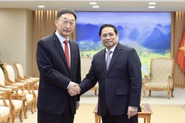 Thủ tướng Phạm Minh Chính tiếp ông Lưu Ninh, Bí thư Đảng ủy Khu tự trị dân tộc Choang Quảng Tây, Trung Quốc. (Ảnh: Dương Giang/TTXVN)