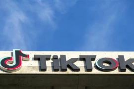 Biểu tượng của TikTok tại một tòa nhà ở Culver, California, Mỹ. (Ảnh: AFP/TTXVN)