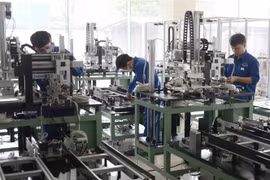 Sản phẩm máy móc, thiết bị phục vụ lĩnh vực công nghiệp hỗ trợ tại thành phố Đà Nẵng. (Ảnh: Quốc Dũng/TTXVN)