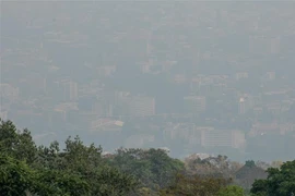 Khói mù ô nhiễm bao phủ dày đặc tại Chiang Mai, Thái Lan. (Ảnh: AFP/TTXVN)