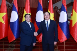 Thủ tướng Phạm Minh Chính hội kiến Thủ tướng Lào Sonexay Siphandone. (Ảnh: Dương Giang/TTXVN)