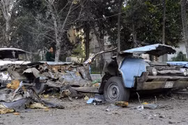 Hiện trường một vụ đánh bom xe tại Damascus, Syria. (Ảnh: AFP/TTXVN)